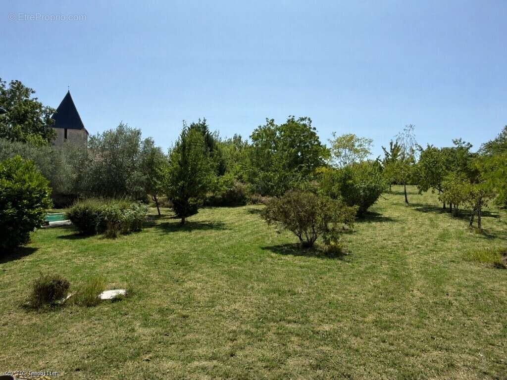 Belle Maison Sur Un Parc de 4843m² Avec Piscine - photo 22