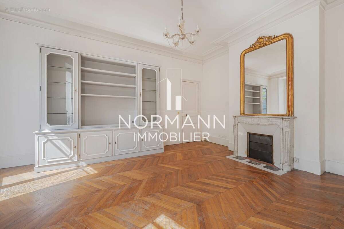 Appartement à NEUILLY-SUR-SEINE