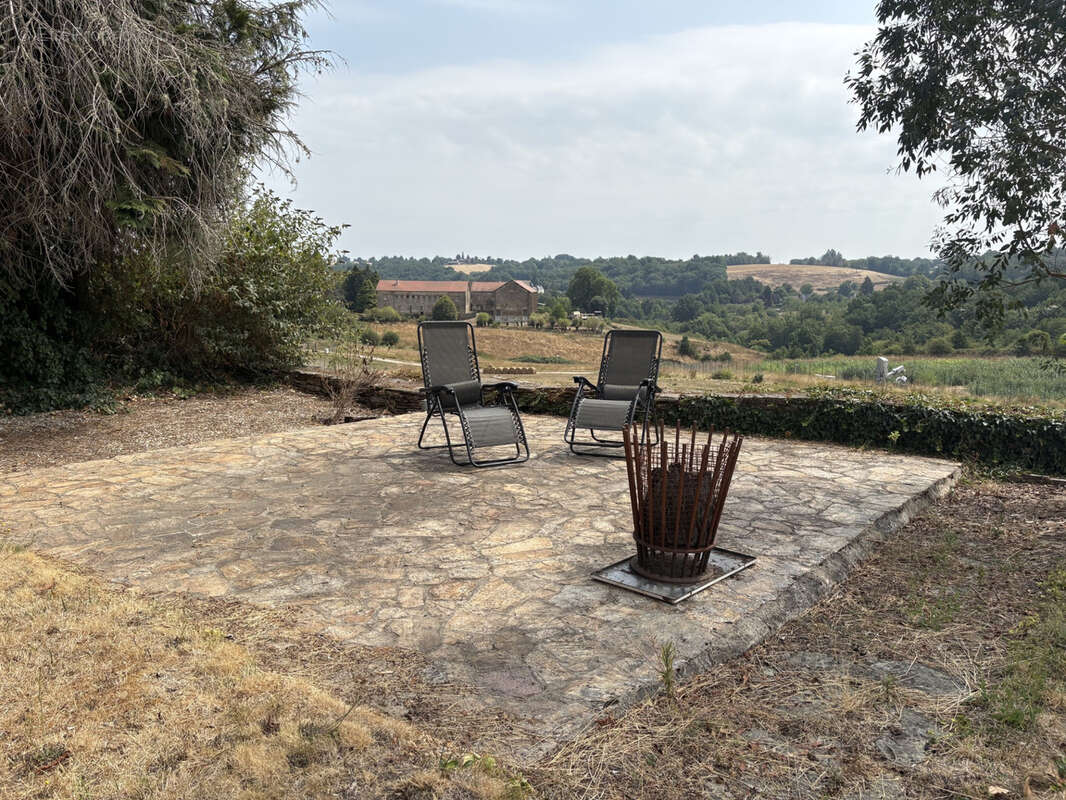 Coussac Bonneval magnifique maison bourg de 5 pièces, garage, piscine, jardin et vues - photo 4