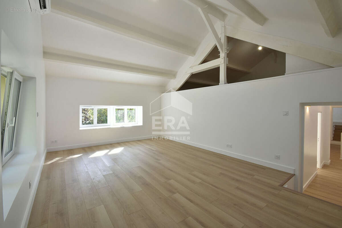 Maison à NEAUPHLE-LE-VIEUX