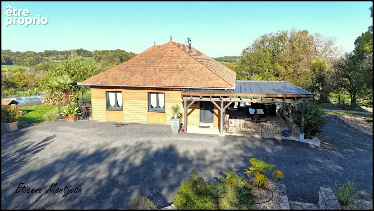 Maison à MONTAMEL