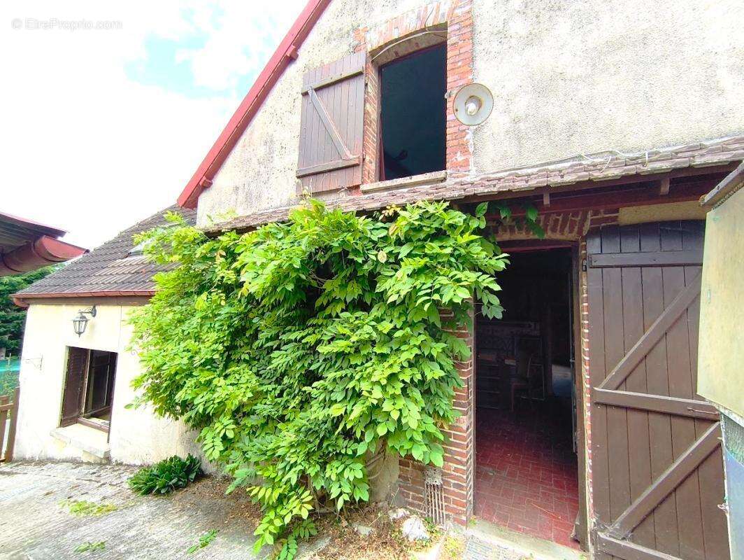 Maison de caractère avec jardin et fort potentiel d'aménagement - photo 13