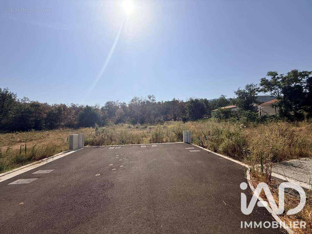 Terrain 335 m² à Rigarda  - photo 9