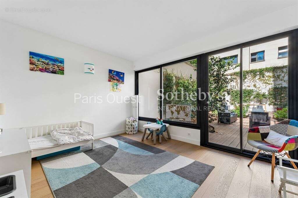 Appartement à NEUILLY-SUR-SEINE