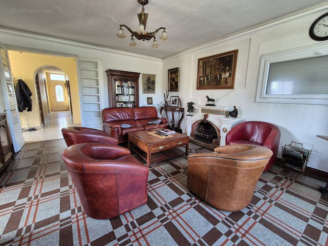 Maison à LONGUE-JUMELLES