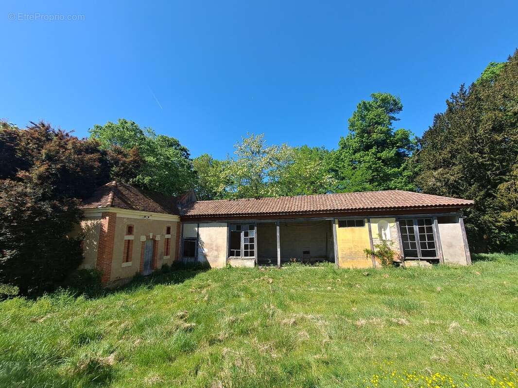 Autre à VIC-FEZENSAC