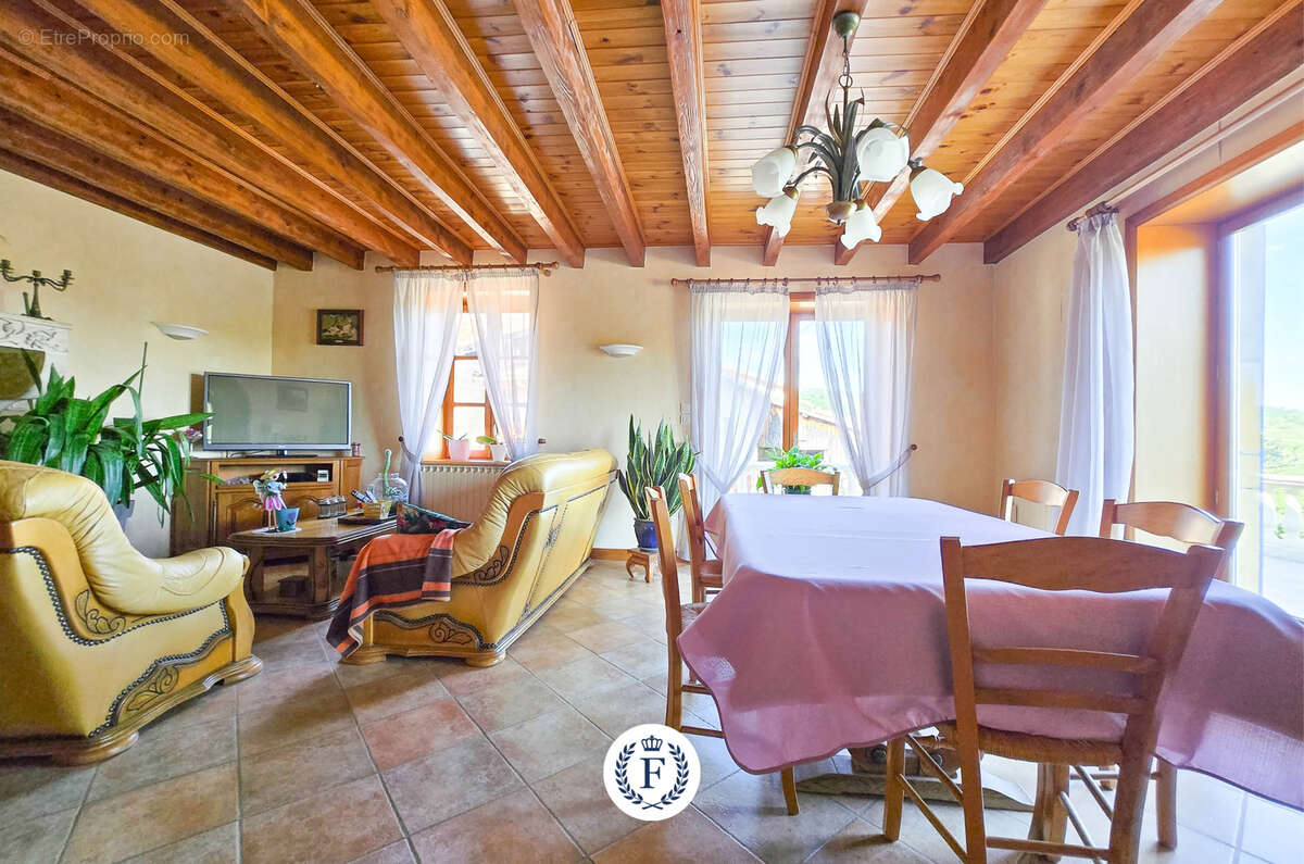 Maison à VAUX-EN-BEAUJOLAIS