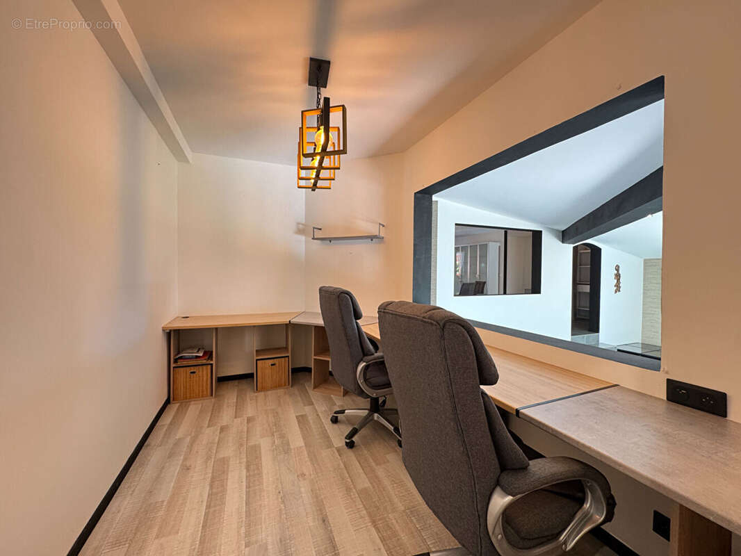 A VENDRE - La Montagne proche Ruisseau Blanc - Villa contemporaine T7 avec piscine, garage et vue mer - photo 14