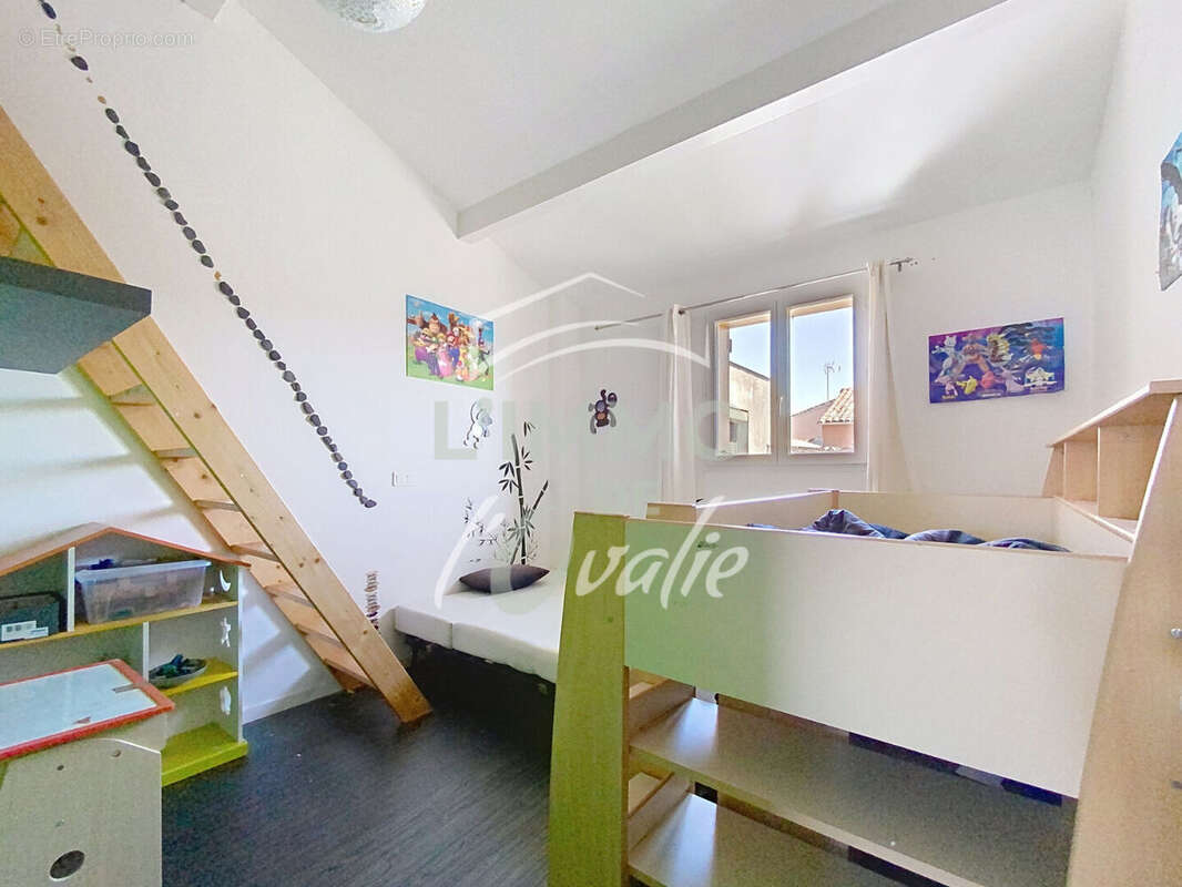 Immeuble Grenade  380 m² - photo 12