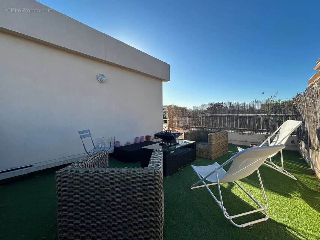 Appartement à SAINT-LAURENT-DU-VAR