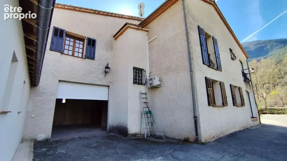Maison 157 m² - Ascenseur - Garage - Terrain 930 m² - photo 4
