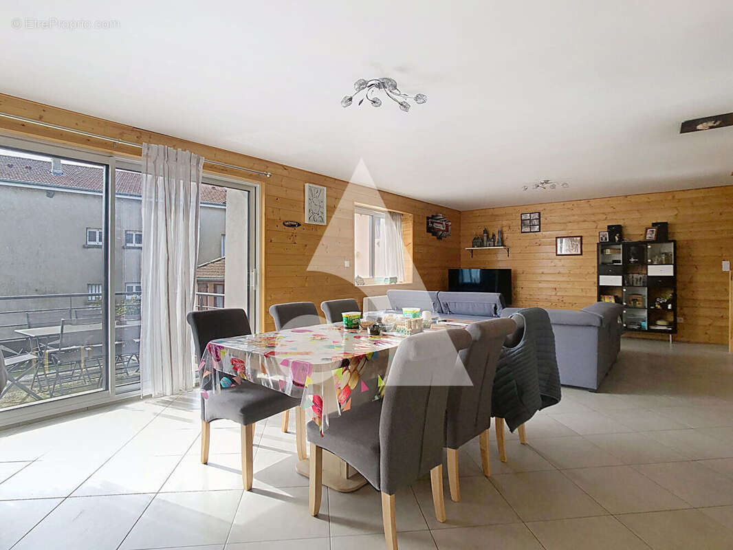 Appartement à LARAJASSE