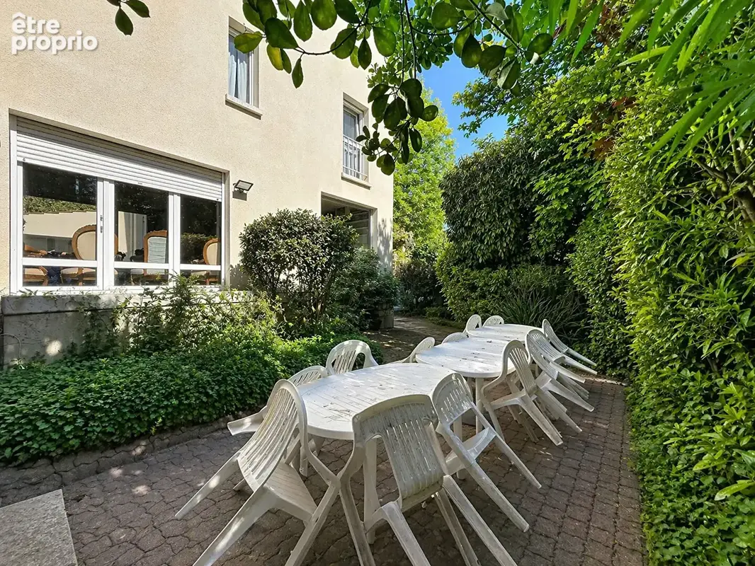 Suresnes - Grande maison familiale 9 pièces  6 chambres de 257 m² , jardin de 493 m², sous-sol de 58 m² - photo 14