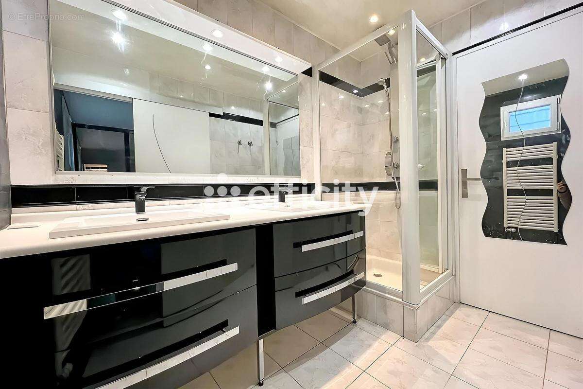 Appartement à LYON-8E