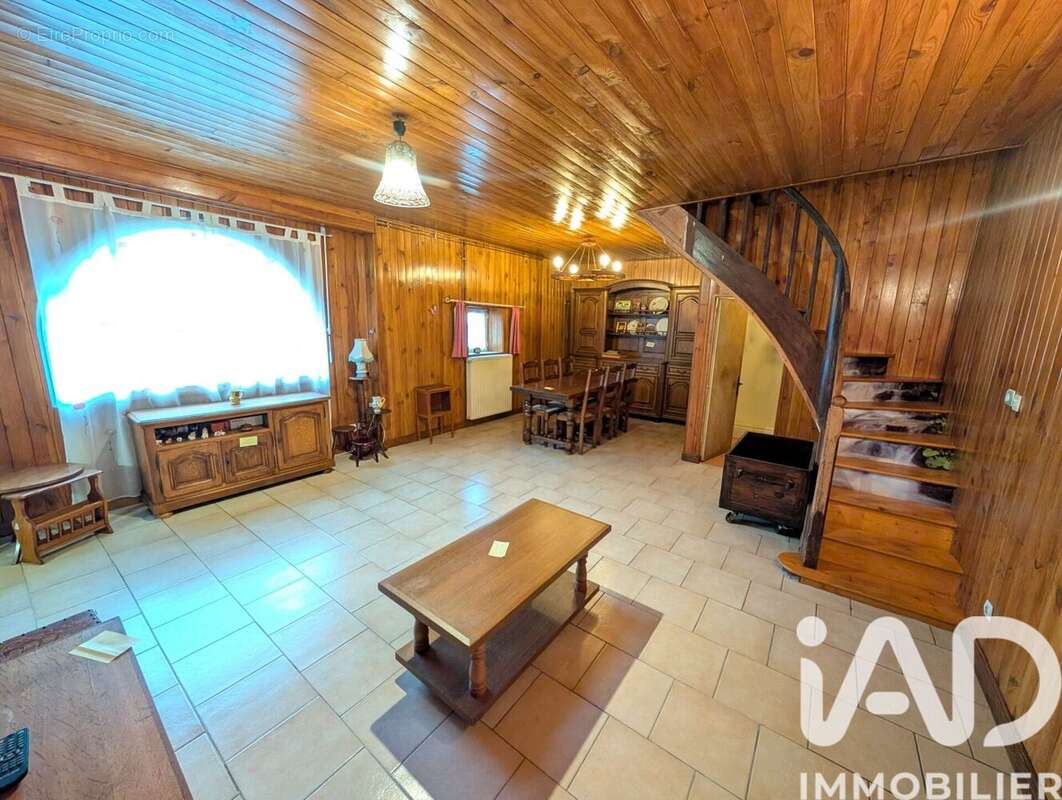 Photo 8 - Maison à LUSSAC-LES-CHATEAUX