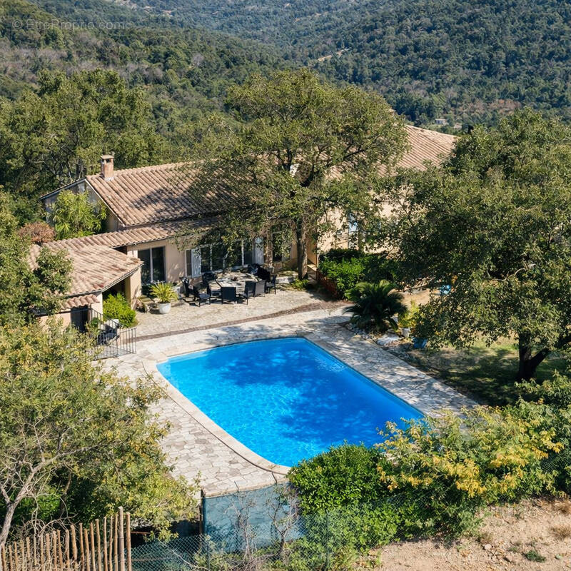 Maison à PLAN-DE-LA-TOUR