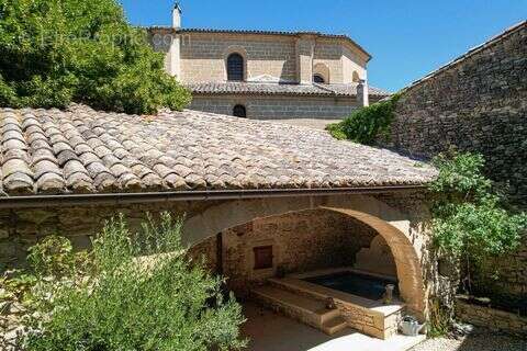 Maison 270 m² à Uzes  - photo 3