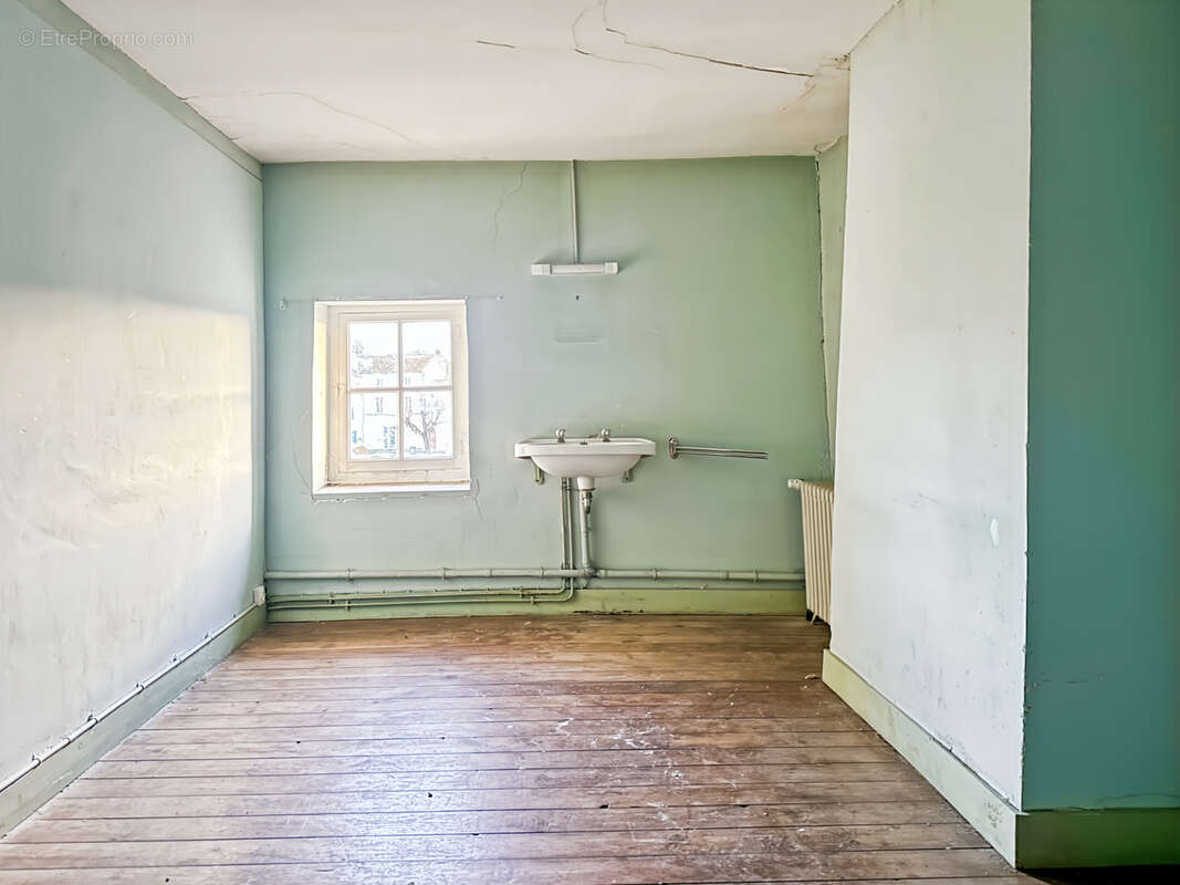 Maison à BARBEZIEUX-SAINT-HILAIRE