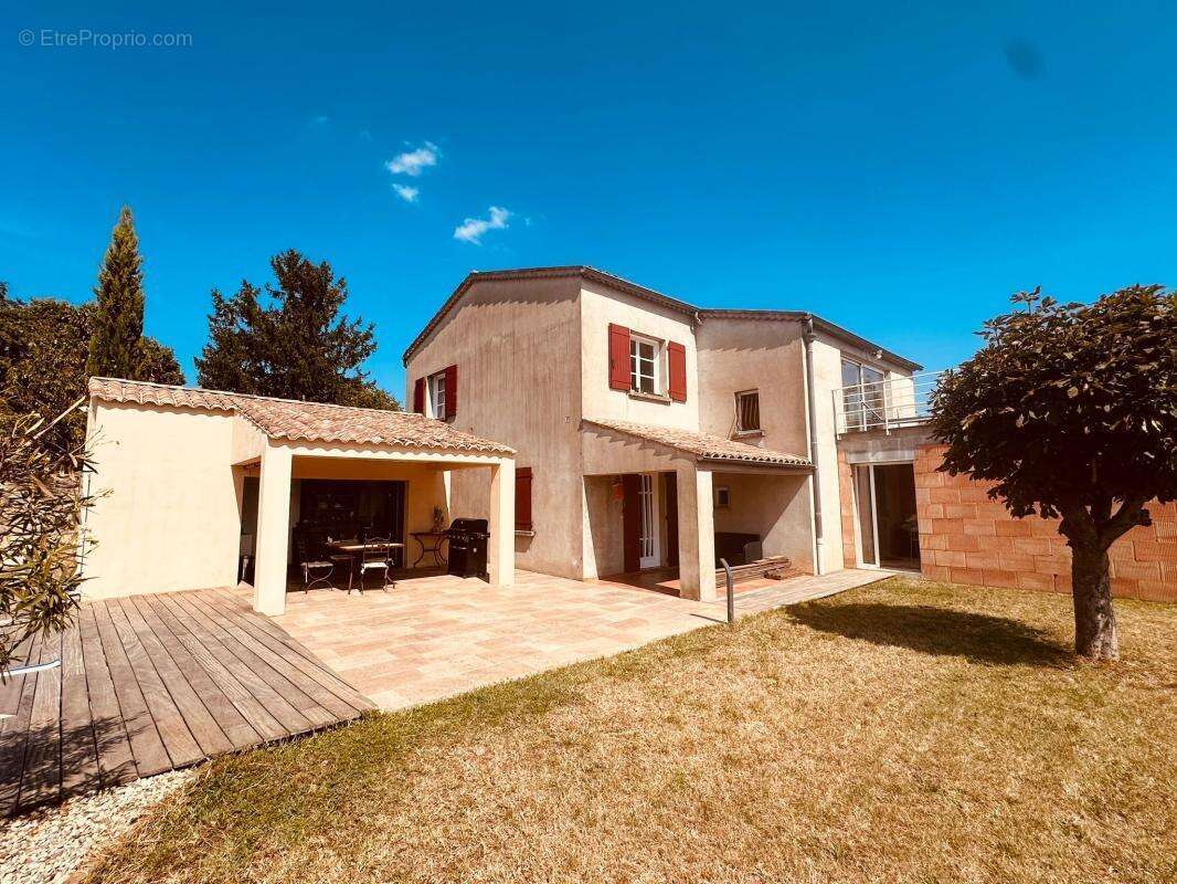 Maison à SAINT-GENEST-DE-BEAUZON