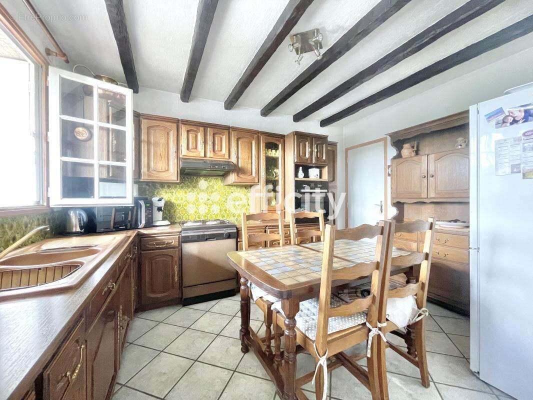 Maison à LES CLAYES-SOUS-BOIS