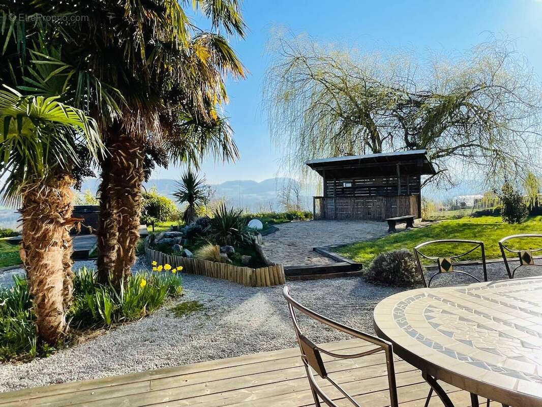 Maison à CONTAMINE-SARZIN