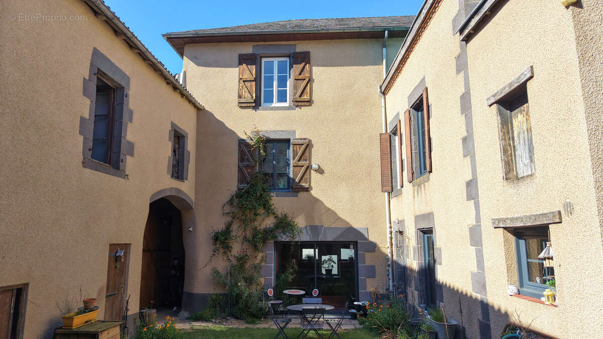 Maison à MANZAT