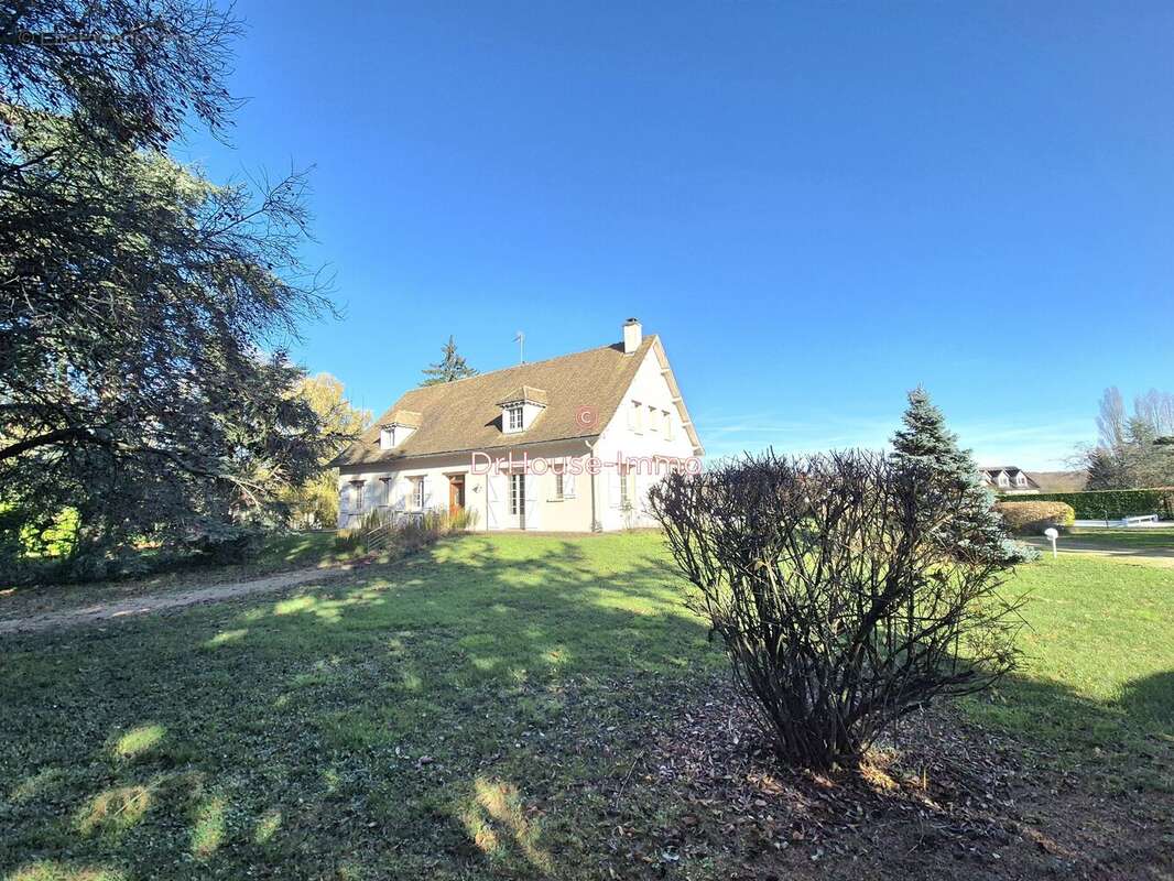 Maison à DRACY-LE-FORT