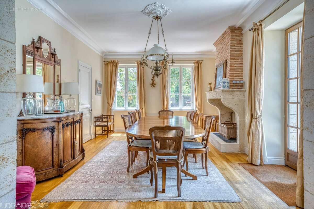 Élégante Maison de Maître du XIXème siècle, avec annexe, piscine et parc arboré - photo 4