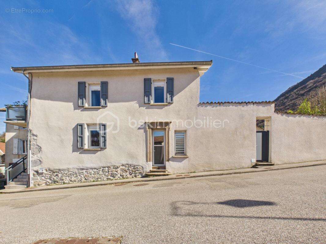 Maison à CHAMP-SUR-DRAC