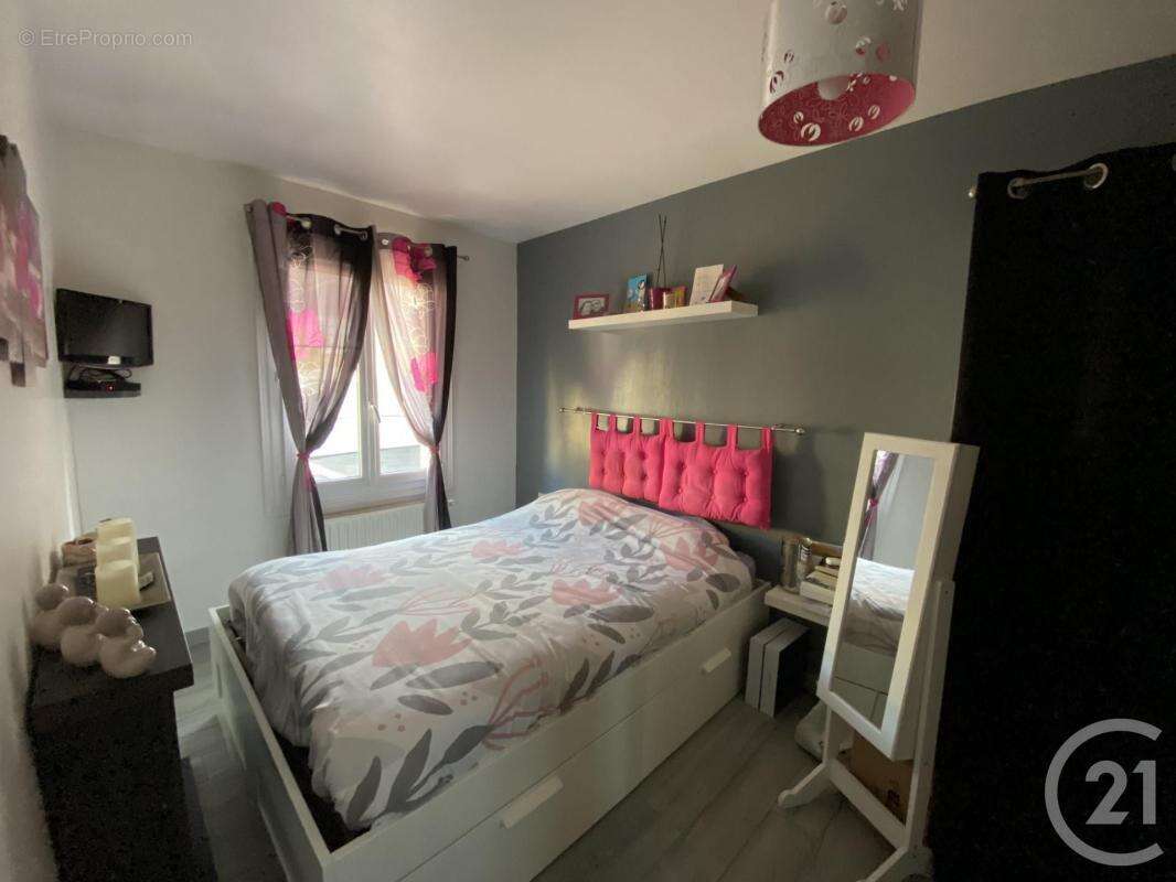 Maison à MOGNEVILLE