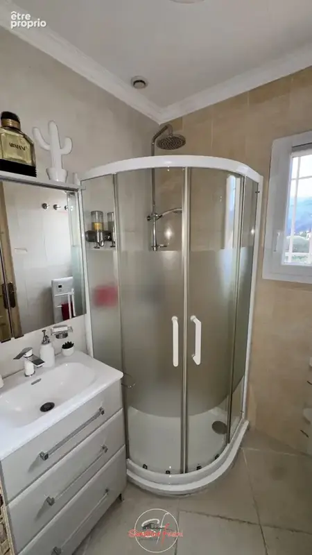 Plan de Carros :  Belle villa individuelle de plain-pied avec piscine et vaste sous sol de130 m2 - photo 11