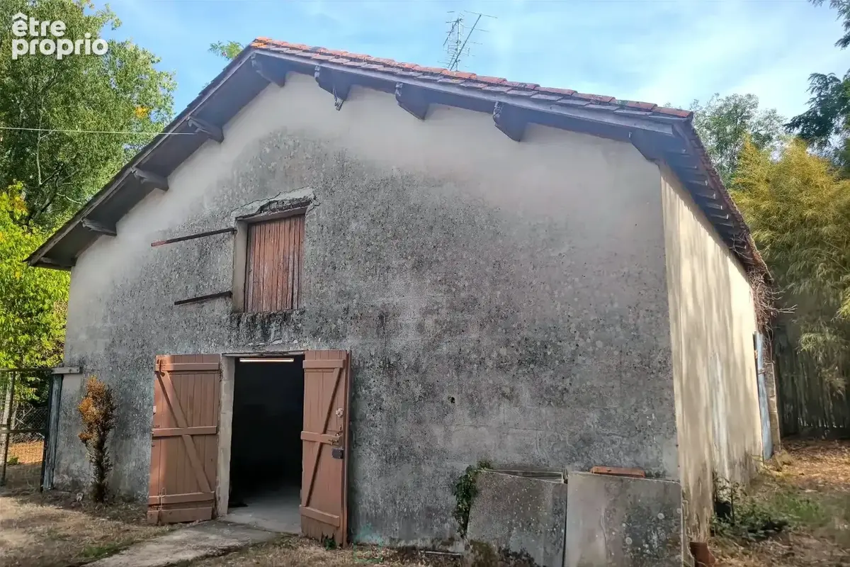 Ferme avec 2 ha et eau naturelle, a 2 km du centre ville - photo 13