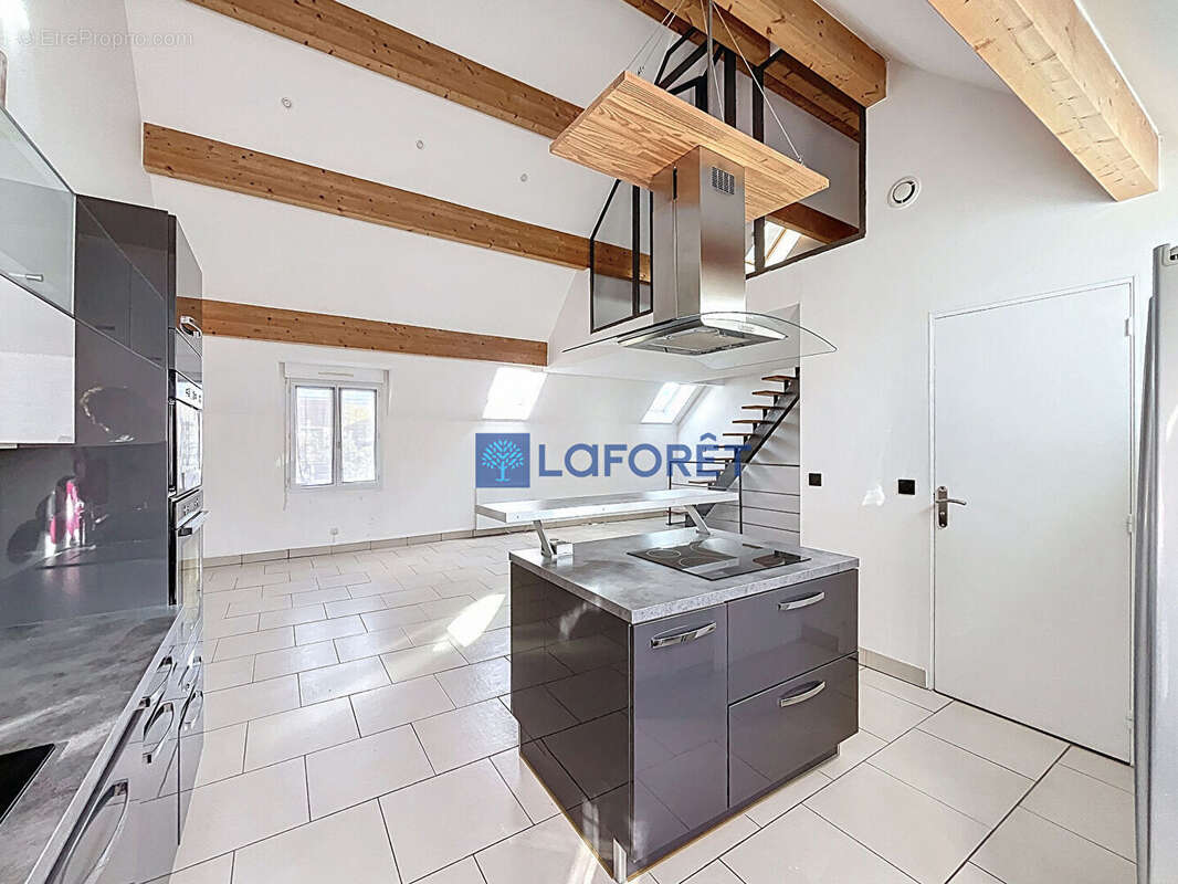 Appartement à SAINTRY-SUR-SEINE