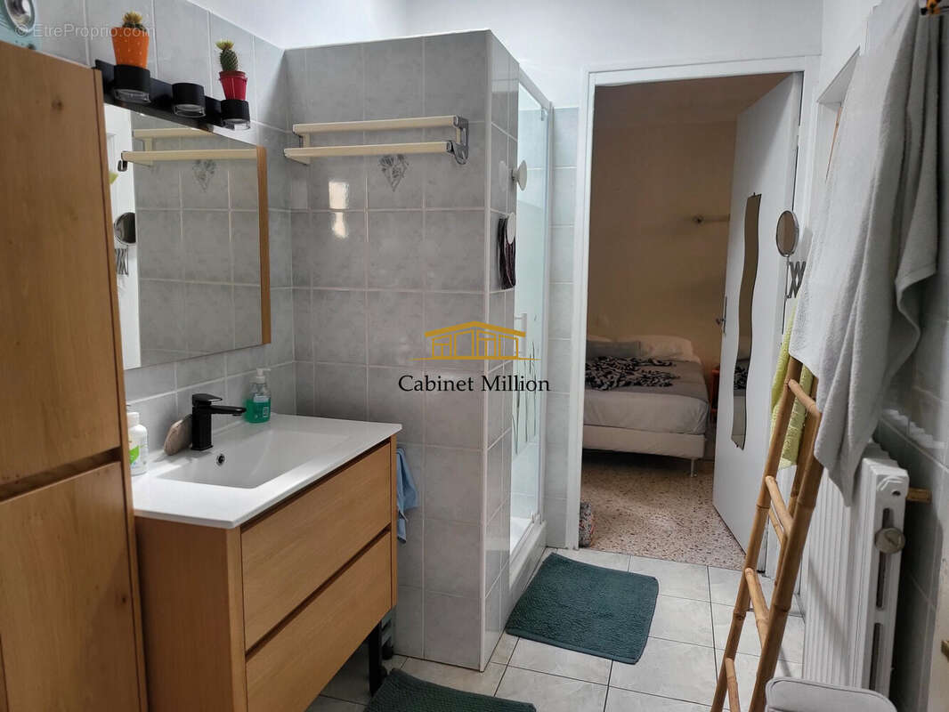 Maison à VIC-LA-GARDIOLE