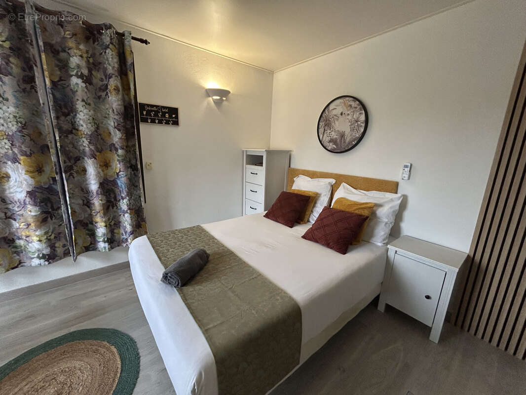 Commerce à MOUSTIERS-SAINTE-MARIE