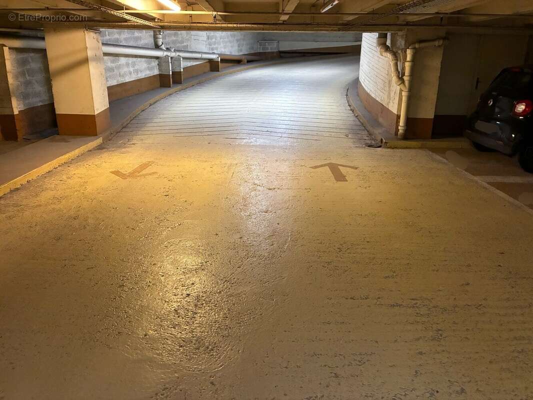 Parking à NEUILLY-SUR-SEINE