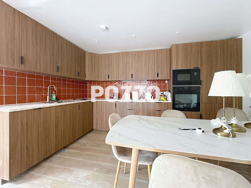 Maison à LA RIVIERE-SAINT-SAUVEUR