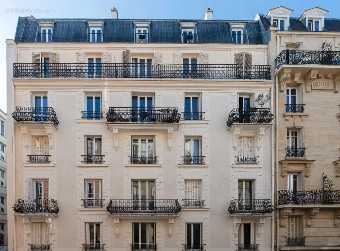 Appartement à LEVALLOIS-PERRET