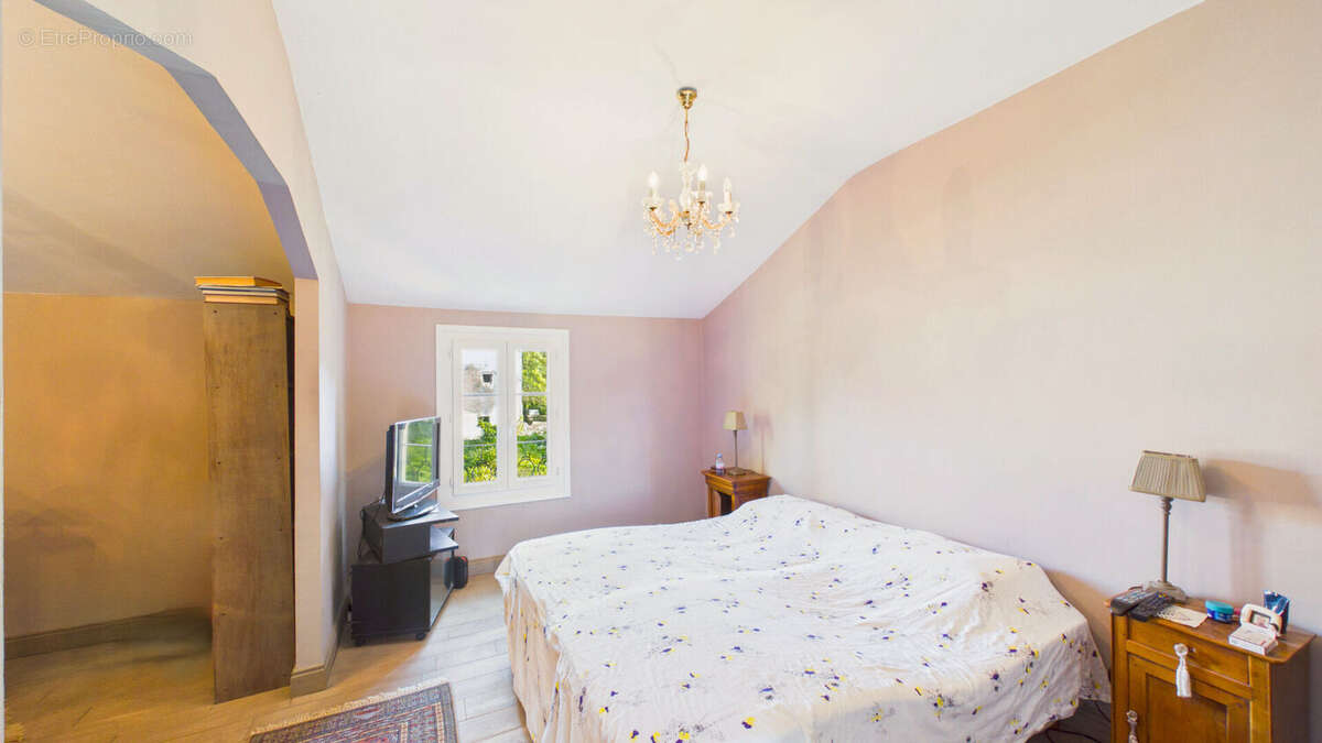 Maison 8 pièces de 214 m² sur 1556 m² de terrain avec studio, piscine et garage - photo 13