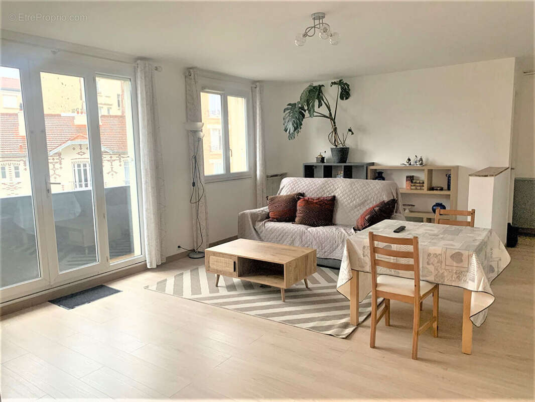 Appartement à COURBEVOIE
