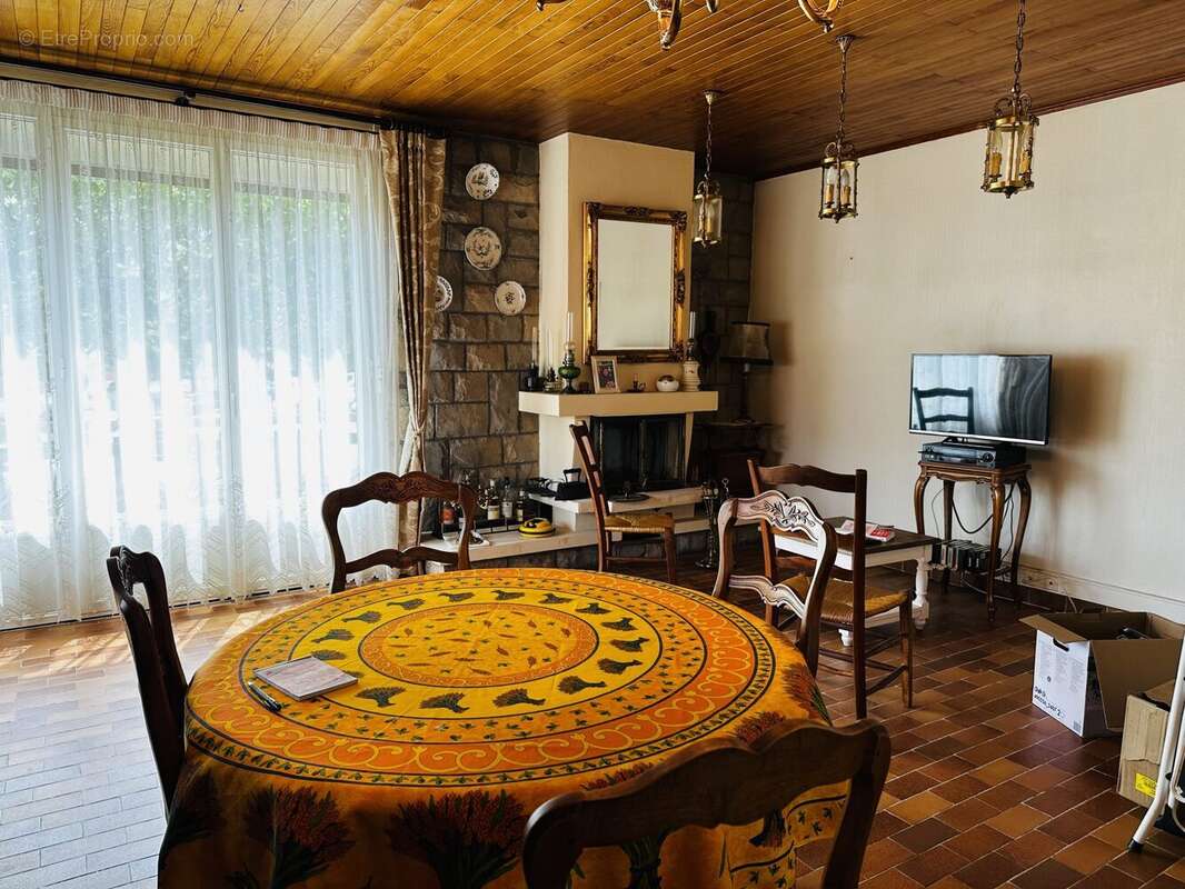 Maison à LARAGNE-MONTEGLIN