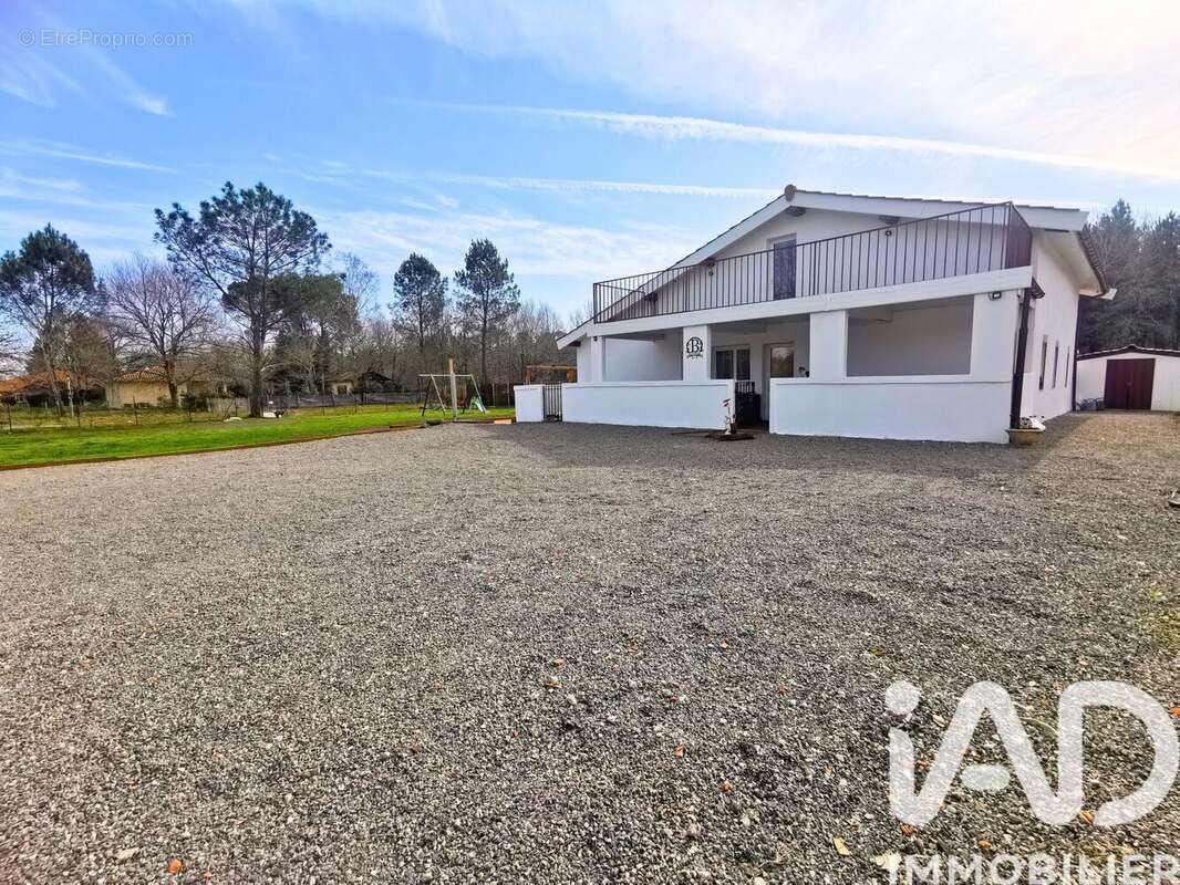 Maison 130 m² à Saugnacq-Et-Muret  - photo 2