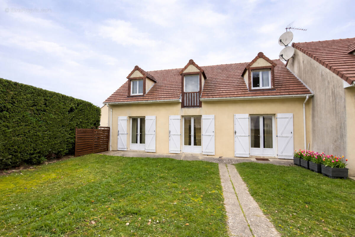 Appartement à BAULNE