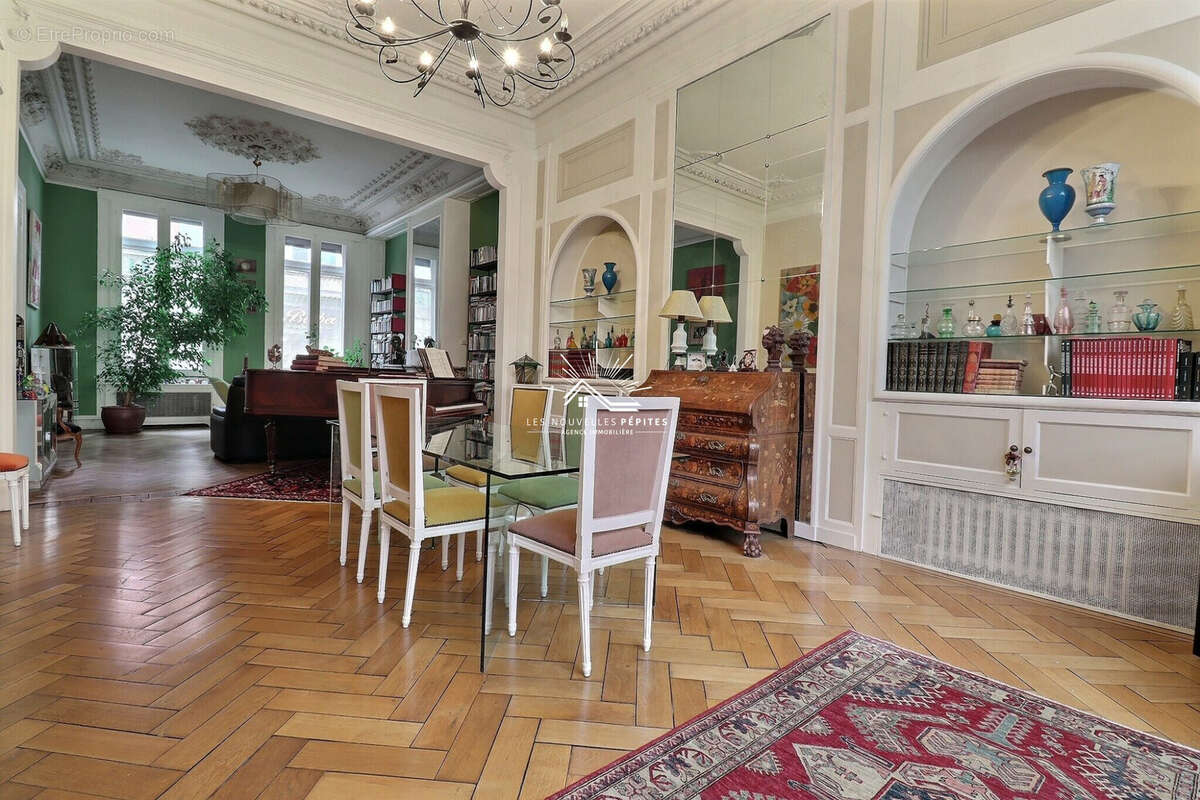 Maison 333 m² à Roubaix  - photo 3