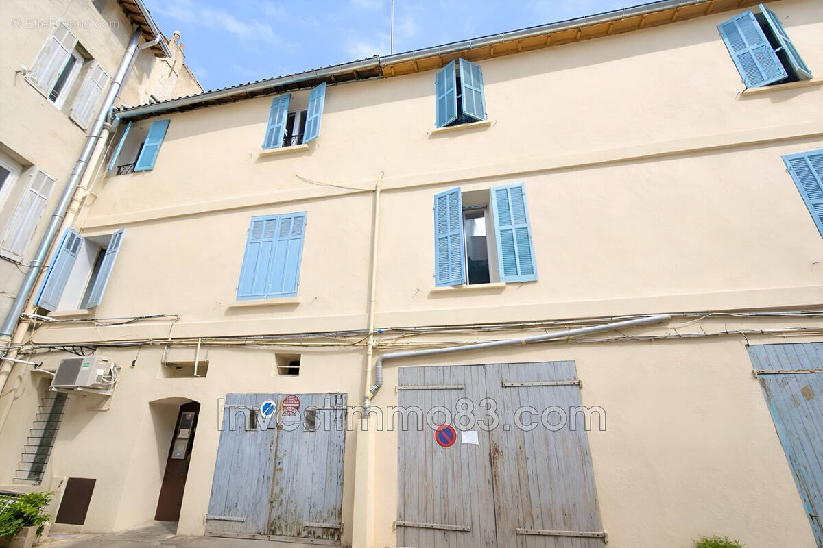 Appartement à MARSEILLE-1E