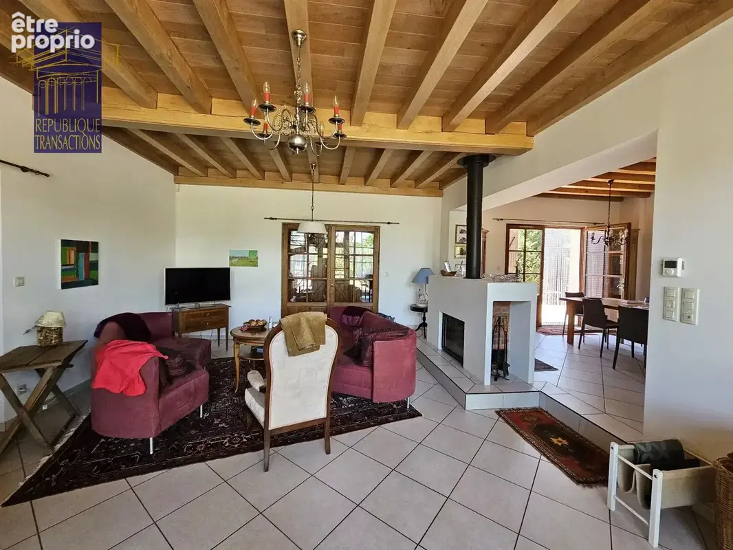 Jolie maison bressanne rénovée avec dépendances et terrain d'environ 5 840 m² clos, arboré et paysagé - photo 10