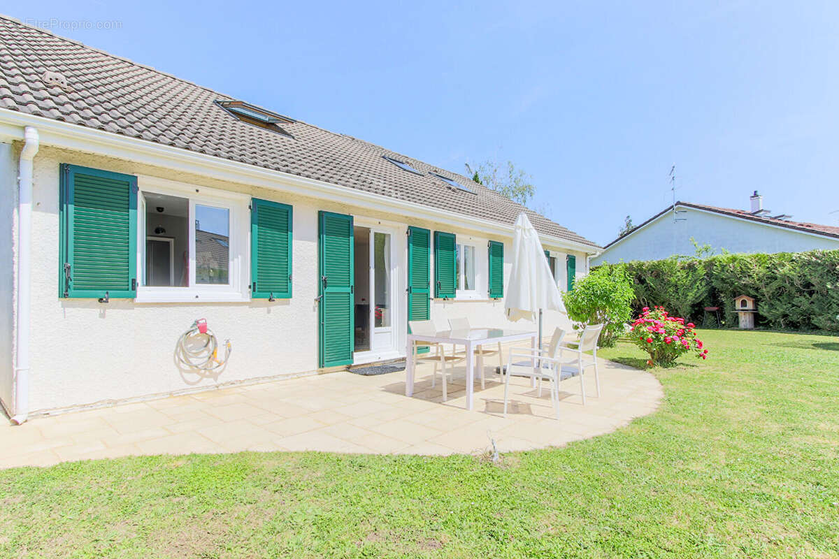 Maison à CRESPIERES
