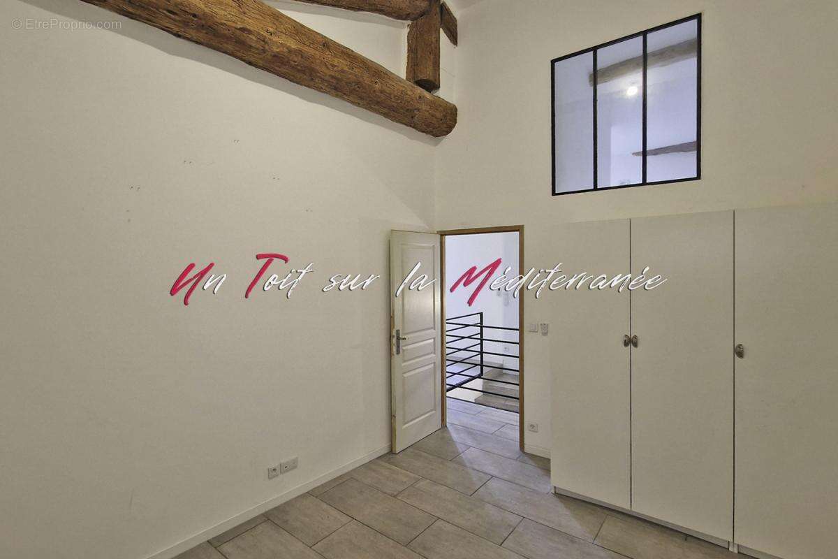 Appartement à SOLLIES-PONT