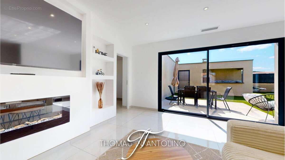 En exclusivite - plain pied - 3 chambres - 1 suite parentale - salle de bain - salle d'eau - piscine - pool house - photo 6