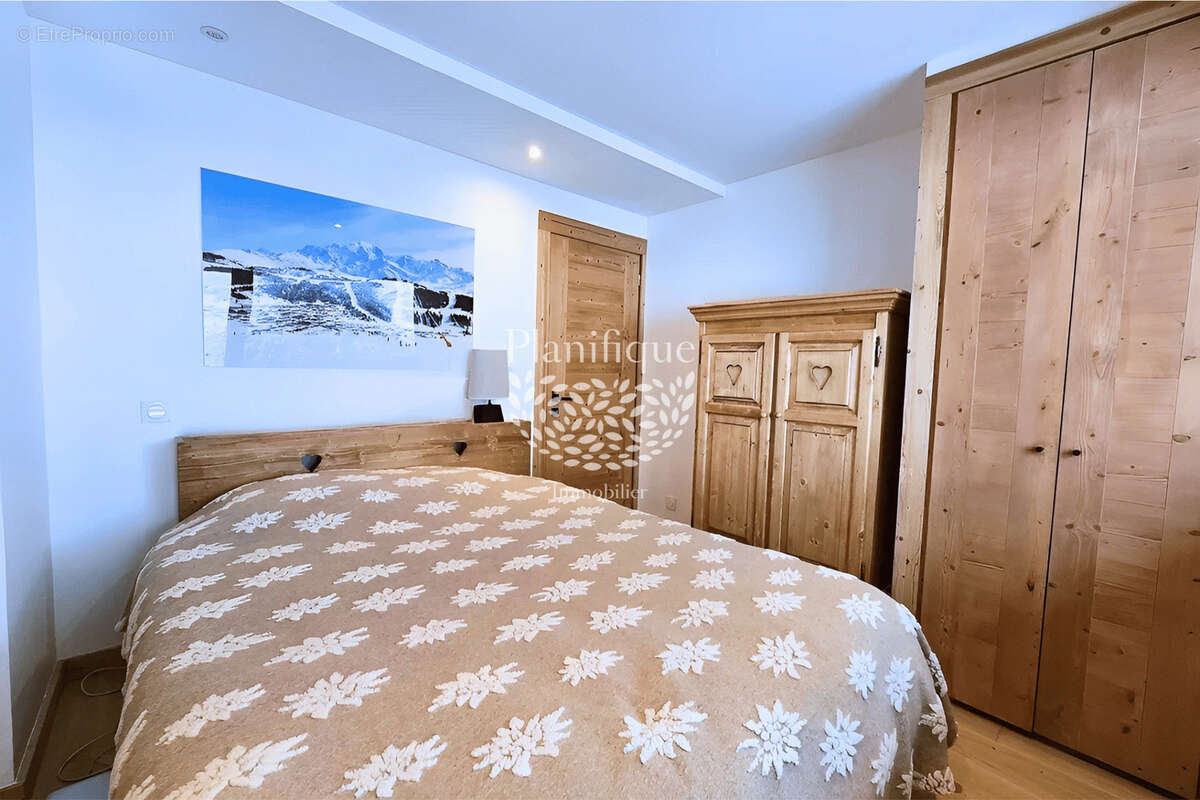 Un écrin alpin rénové avec goût, à deux pas du cœur de Megève. - photo 3